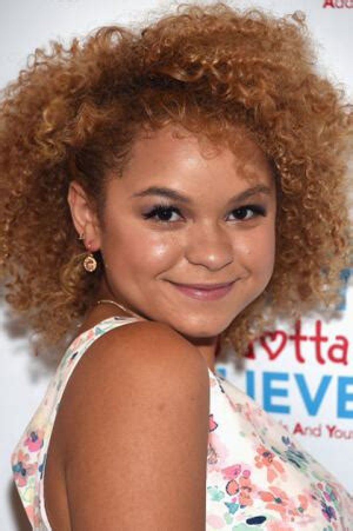 Rachel Crow Biography, Age, Height, Husband, Net Worth, Family