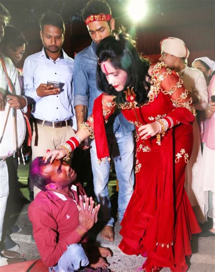 Radhe Maa Biography, Age, Height, Husband, Net Worth, Family