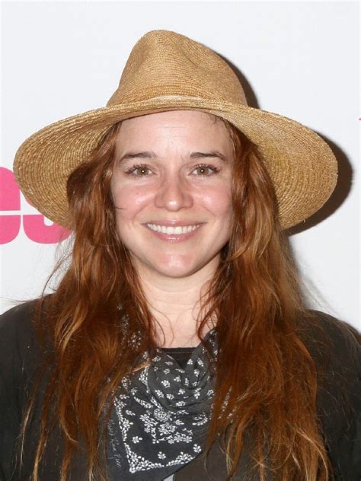 Renée Felice Smith Biography, Age, Height, Husband, Net Worth, Family