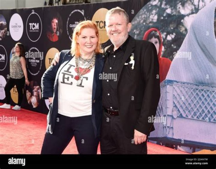 Robert MacNaughton Biography, Age, Height, Wife, Net Worth, Family