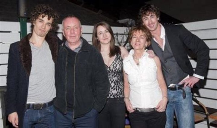 Robert Sheehan Biography, Age, Height, Wife, Net Worth, Family