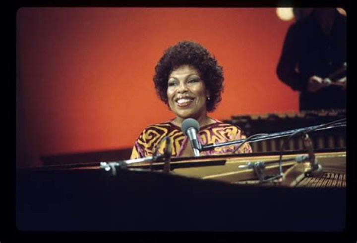 Roberta Flack Biography, Age, Height, Husband, Net Worth, Family