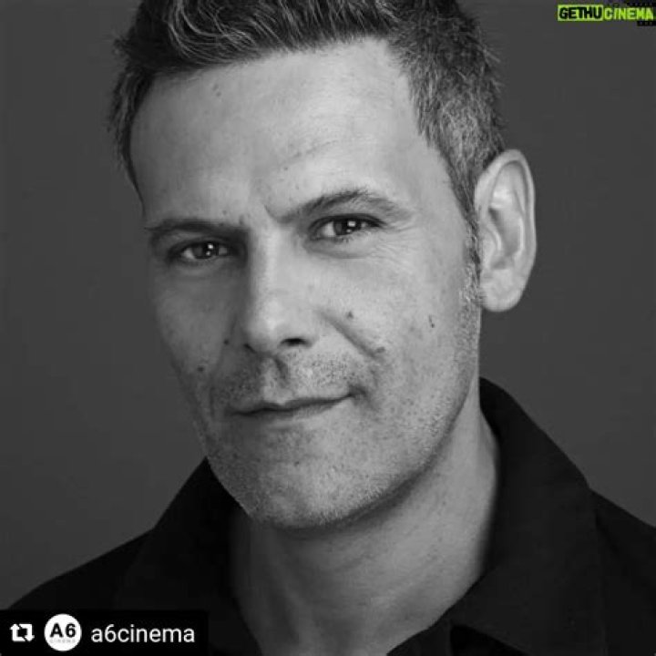 Roberto Enríquez Biography, Age, Height, Wife, Net Worth, Family