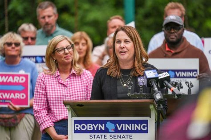 Robyn Vining Biography, Age, Height, Husband, Net Worth, Family