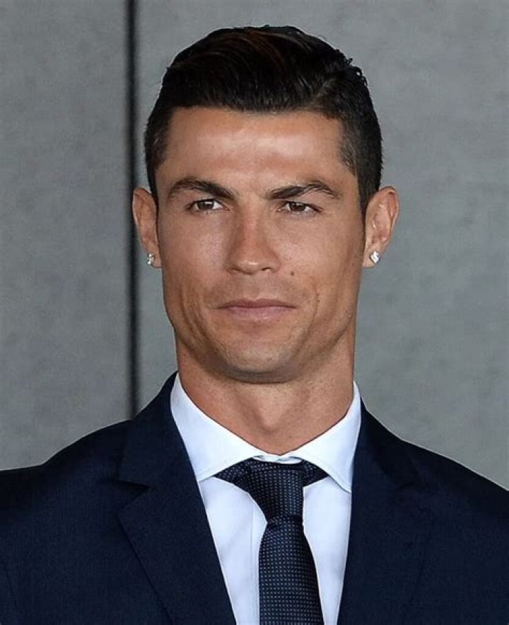 Ronaldo Biography, Age, Height, Wife, Net Worth, Family