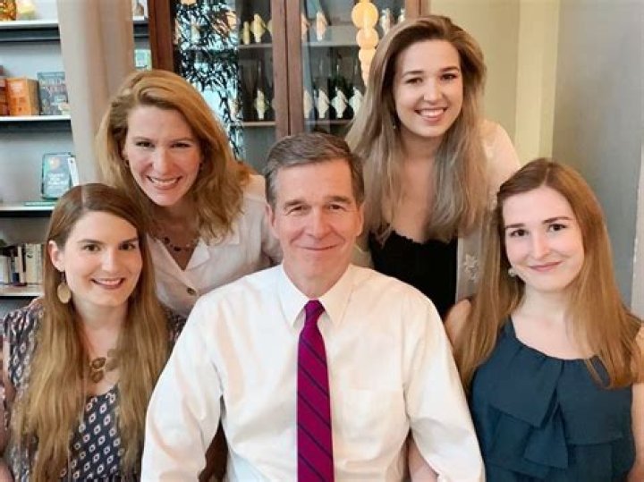 Roy Cooper Biography, Age, Height, Wife, Net Worth, Family