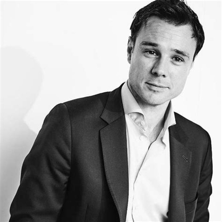 Rupert Evans Biography, Age, Height, Wife, Net Worth, Family