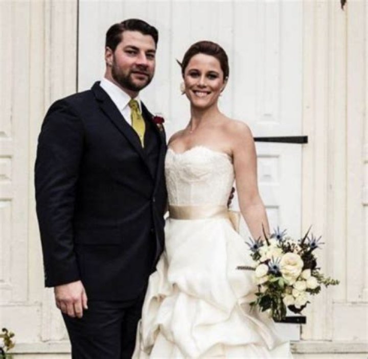 S. E. Cupp Biography, Age, Height, Husband, Net Worth, Family