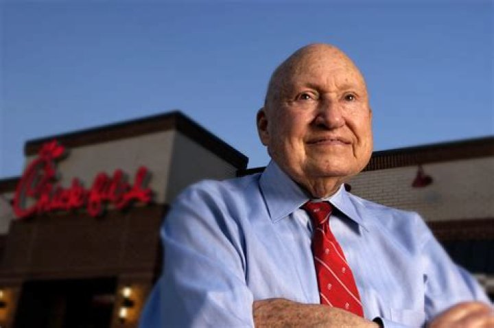 S. Truett Cathy Biography, Age, Height, Wife, Net Worth and Family