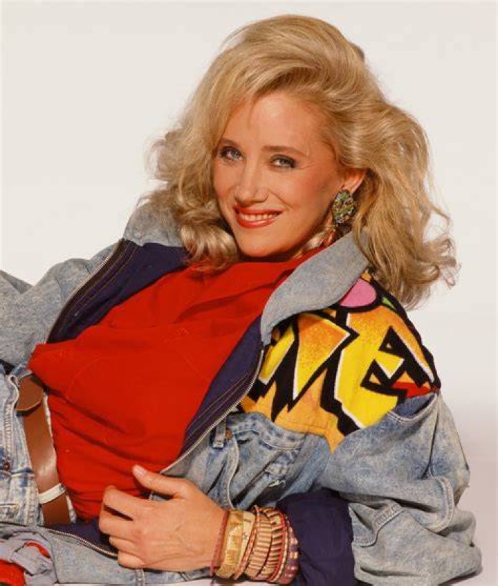 Sally Kirkland biografía, edad, altura, esposa, net worth, familia