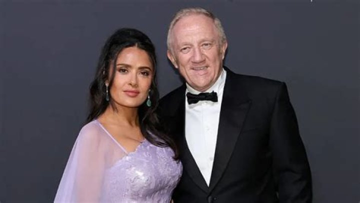 Salma Hayek Biography, Age, Height, Husband, Net Worth, Family