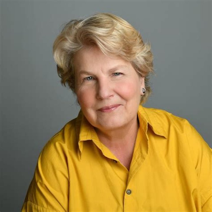 Sandi Toksvig Biography, Age, Height, Husband, Net Worth, Family