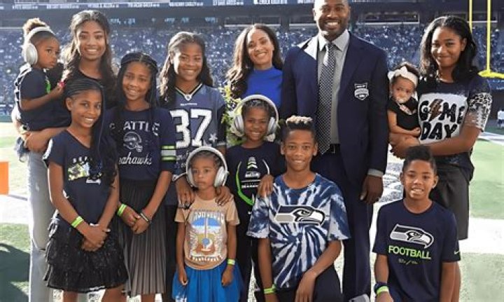Shaun Alexander Biography, Age, Height, Wife, Net Worth, Family