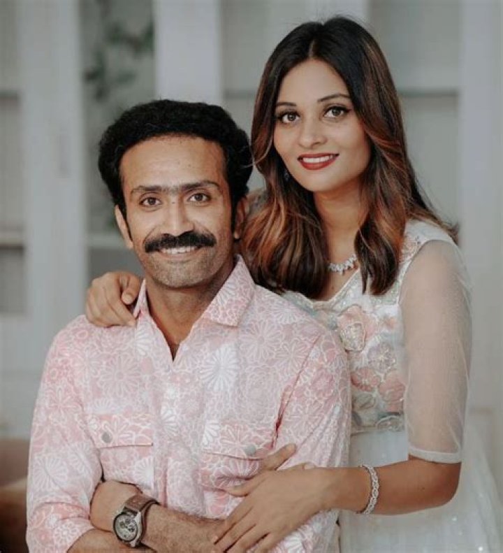 Shine Tom Chacko Biography, Age, Height, Wife, Net Worth, Family