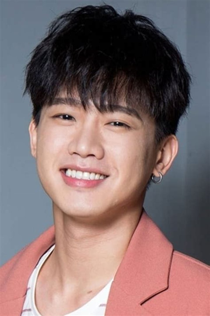 Sing Hom Biography, Age, Height, Wife, Net Worth, Family
