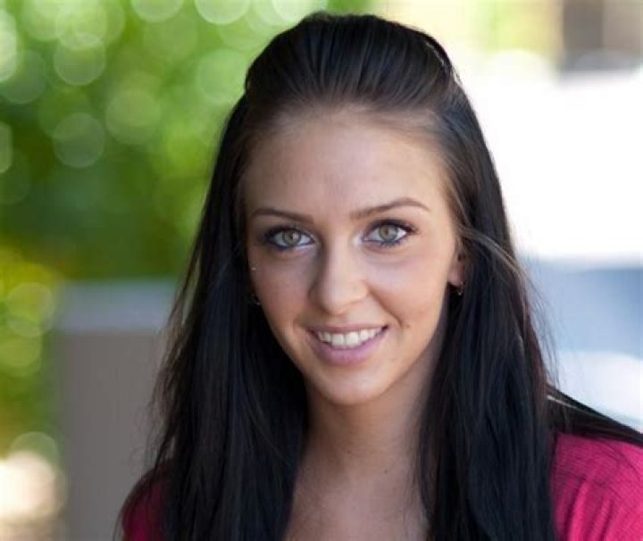 Stephanie Cane Biography, Age, Height, Husband, Net Worth, Family