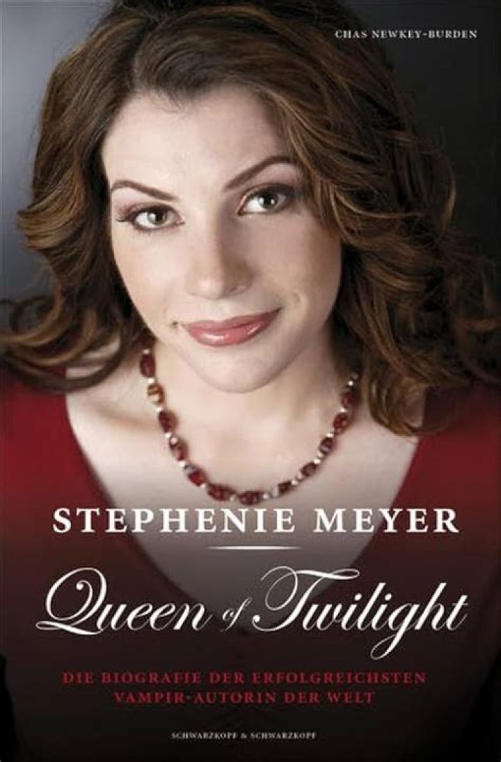 Stephenie Meyer Biography, Age, Height, Husband, Net Worth, Family