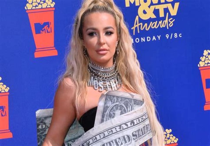 Tana Mongeau Biography, Age, Height, Husband, Net Worth, Family