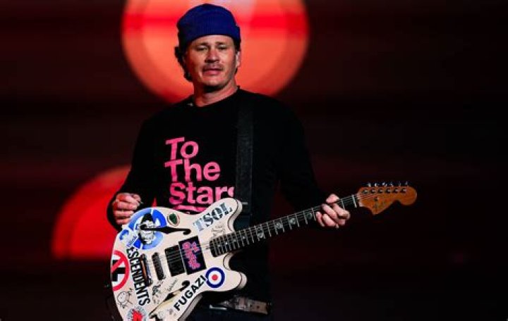 Tom DeLonge biografía, edad, altura, esposo, net worth, familia