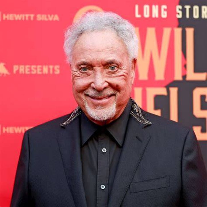 Tom Jones Biography, Age, Height, Wife, Net Worth, Family