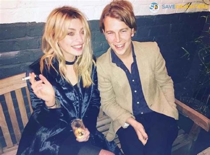 Tom Odell Biography, Age, Height, Wife, Net Worth, Family