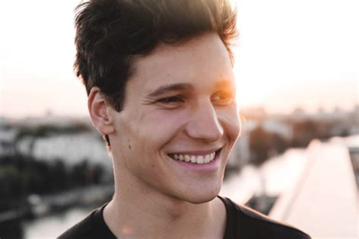 Wincent Weiss Biography, Age, Height, Wife, Net Worth, Family
