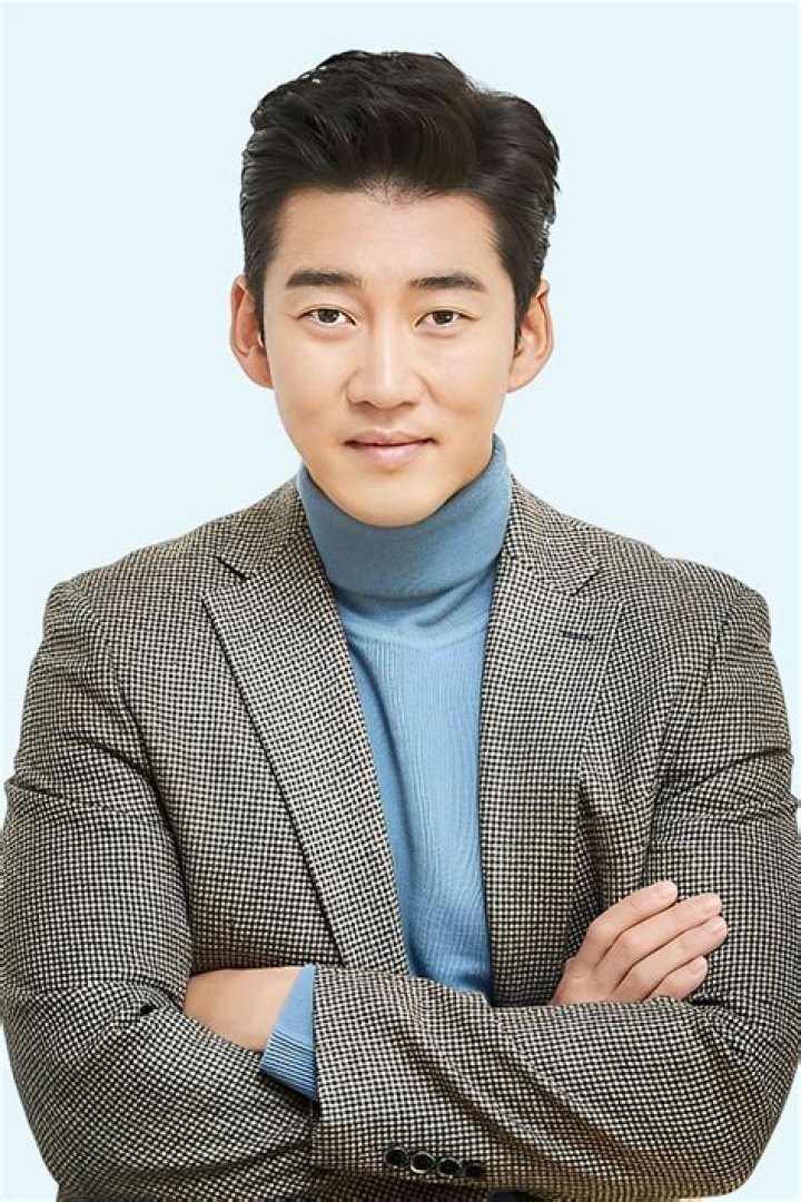 Yoon Kye-sang Biography, Age, Height, Wife, Net Worth, Family
